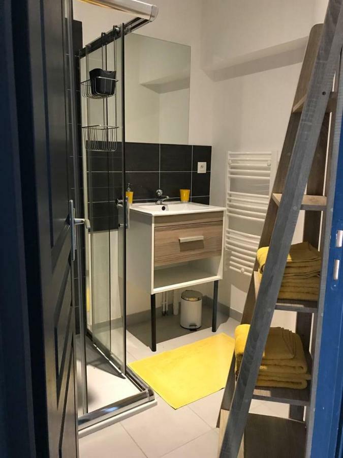 60 Rue Du Port Hotell Granville Exteriör bild